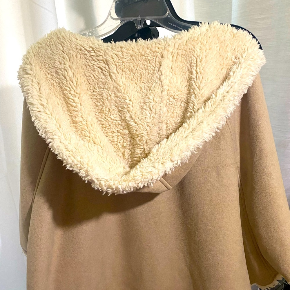 COAT/ CAPE- Sister’s outerwear Brand faux suede.  size L - Picture 6 of 7